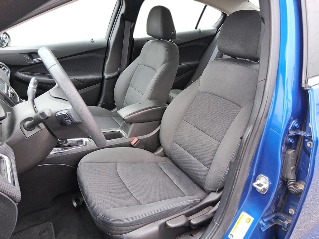 2017 Chevrolet Cruze LT - 6AT in Stratford, Ontario - 8 - w1024h768px