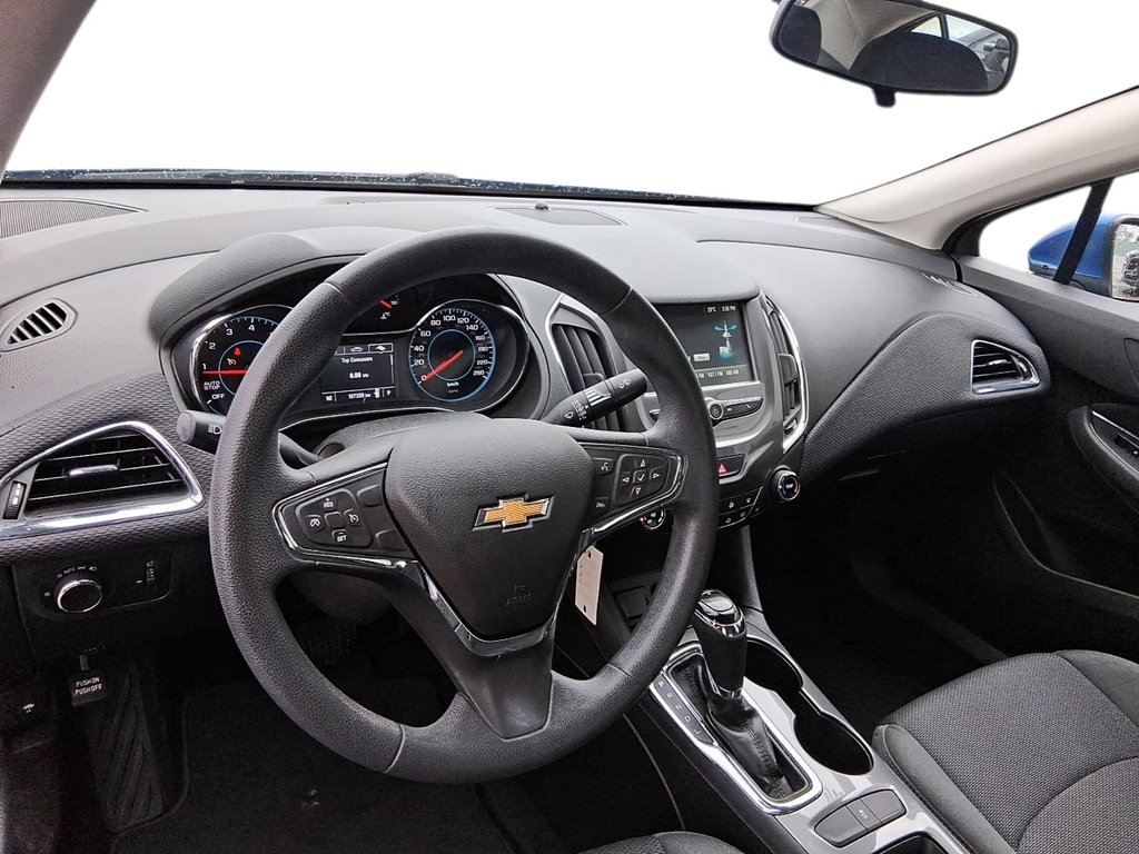 2017 Chevrolet Cruze LT - 6AT in Stratford, Ontario - 10 - w1024h768px