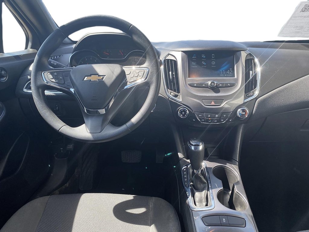 2018  Cruze Hatchback LT - 6AT in Stratford, Ontario - 10 - w1024h768px