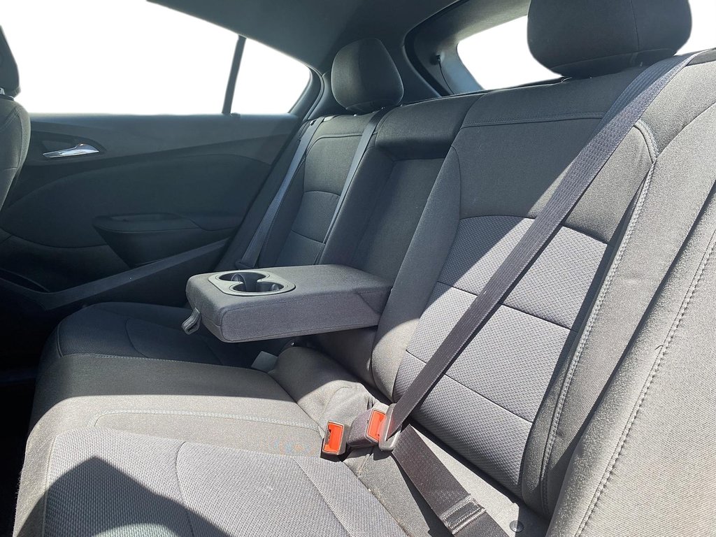 2018  Cruze Hatchback LT - 6AT in Stratford, Ontario - 9 - w1024h768px