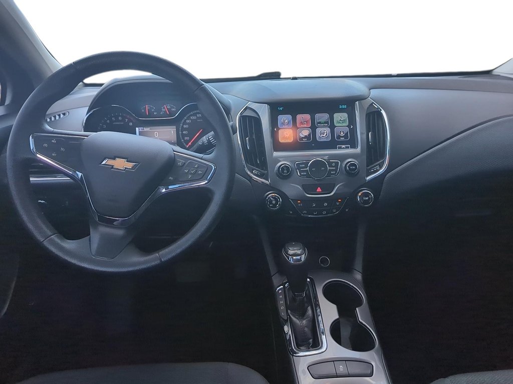 2018 Chevrolet Cruze LT - 6AT in Stratford, Ontario - 10 - w1024h768px