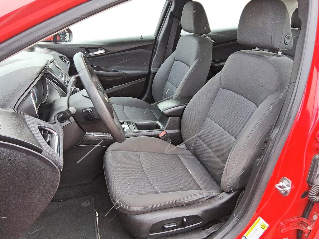 2018 Chevrolet Cruze LT - 6AT in Stratford, Ontario - 8 - w1024h768px