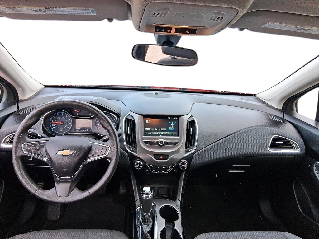 2018 Chevrolet Cruze LT - 6AT in Stratford, Ontario - 10 - w1024h768px