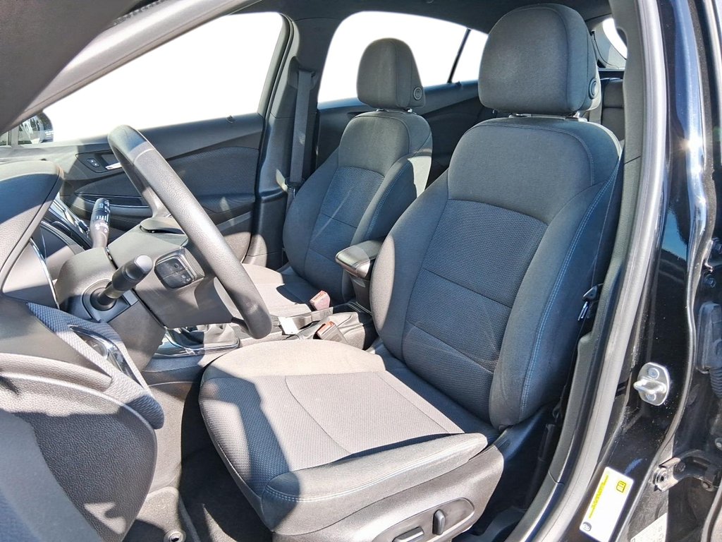 2018 Chevrolet Cruze LT - 6MT in Stratford, Ontario - 7 - w1024h768px