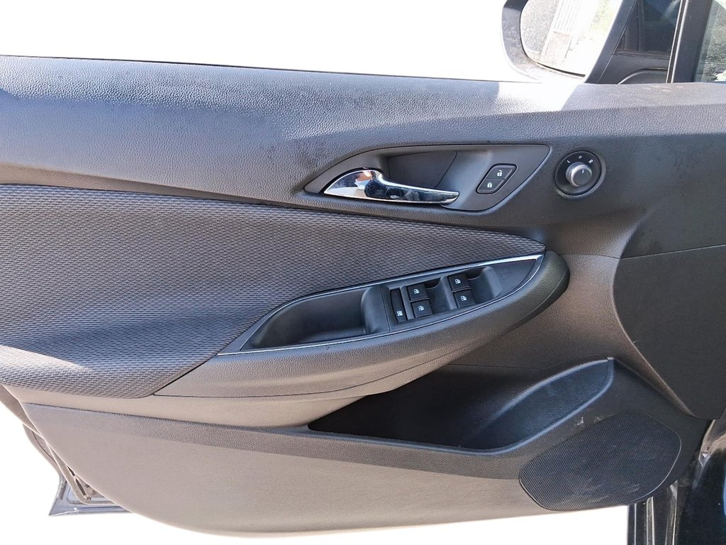 2018 Chevrolet Cruze LT - 6MT in Stratford, Ontario - 10 - w1024h768px