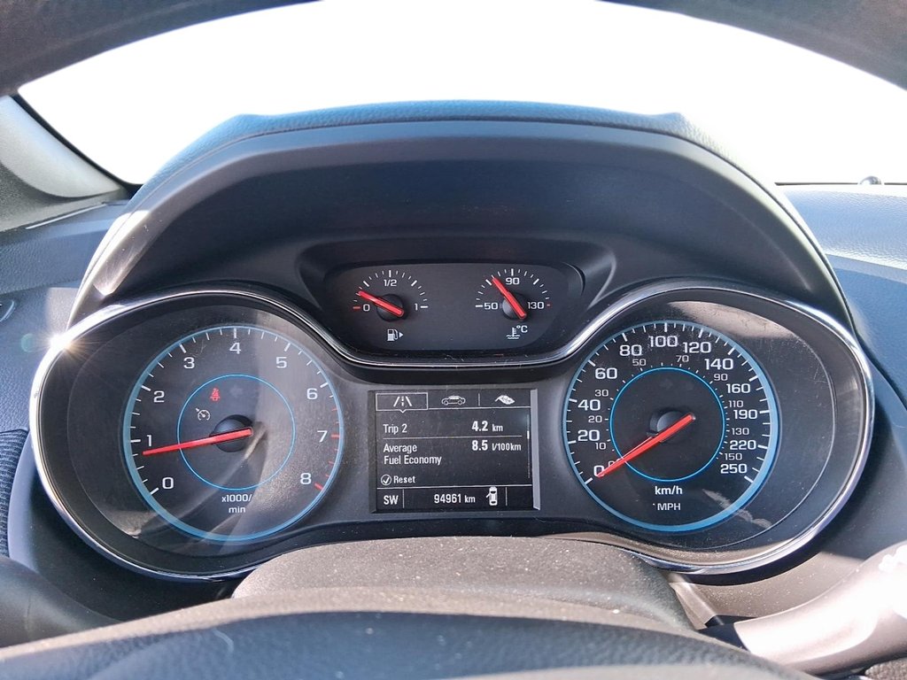 2018 Chevrolet Cruze LT - 6MT in Stratford, Ontario - 13 - w1024h768px