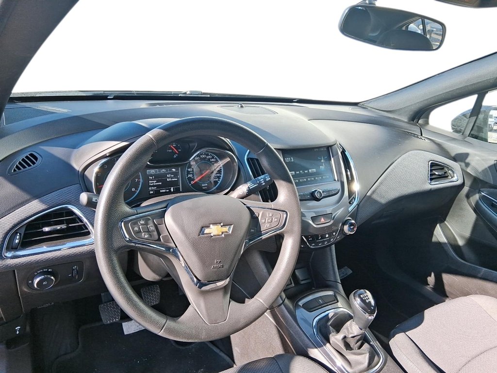 2018 Chevrolet Cruze LT - 6MT in Stratford, Ontario - 9 - w1024h768px