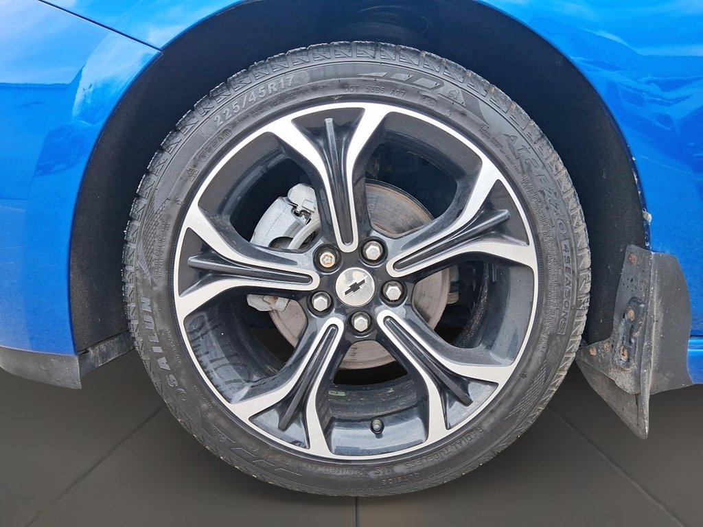 2019 Chevrolet Cruze Hatchback LT - 6AT in Stratford, Ontario - 8 - w1024h768px