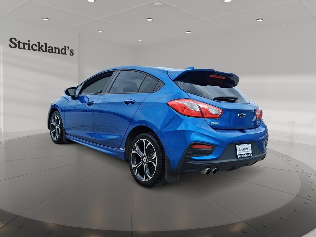 2019 Chevrolet Cruze Hatchback LT - 6AT in Stratford, Ontario - 4 - w1024h768px