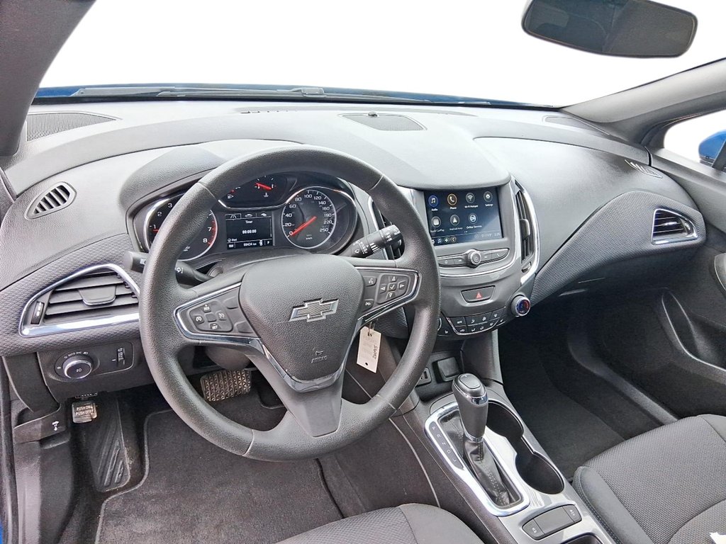 2019 Chevrolet Cruze Hatchback LT - 6AT in Stratford, Ontario - 11 - w1024h768px