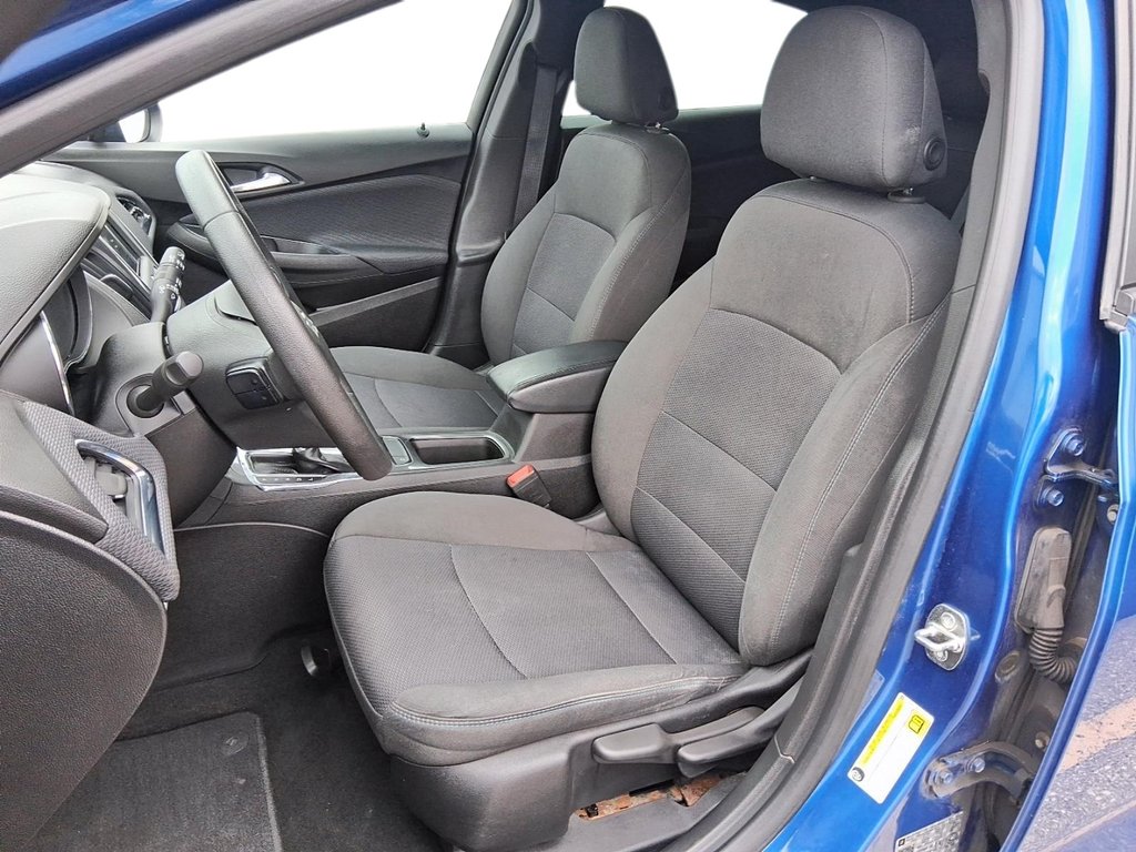 2019 Chevrolet Cruze Hatchback LT - 6AT in Stratford, Ontario - 9 - w1024h768px