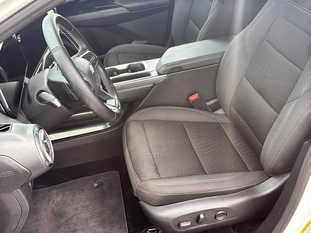 2025 Chevrolet Equinox EV 4dr LT in Stratford, Ontario - 8 - w1024h768px
