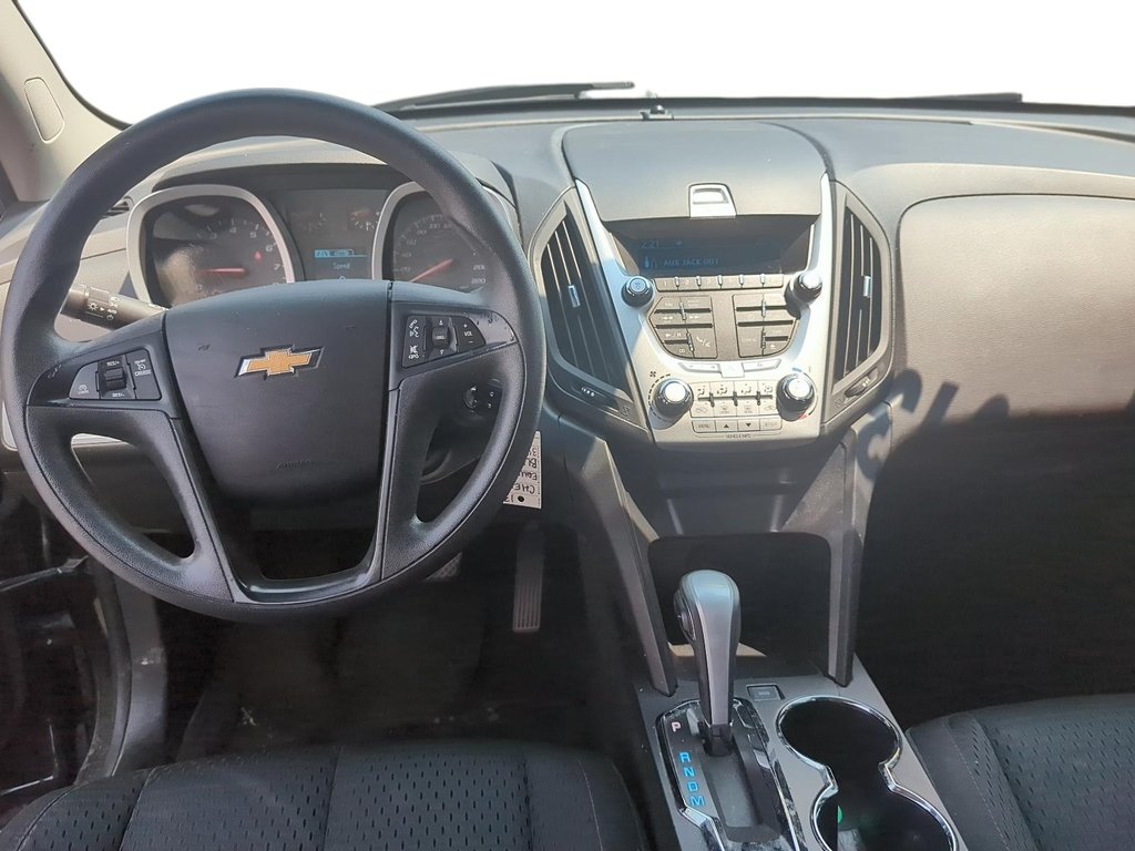 2013 Chevrolet Equinox LS FWD 1SA in Stratford, Ontario - 9 - w1024h768px