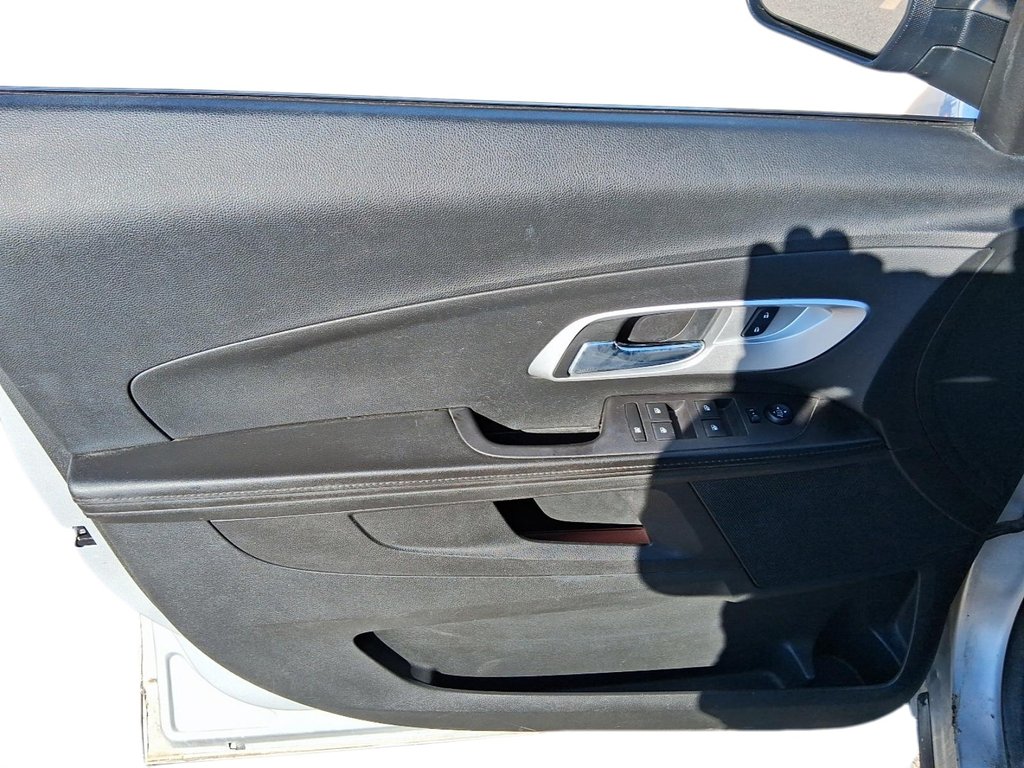 2016 Chevrolet Equinox AWD LS in Stratford, Ontario - 11 - w1024h768px