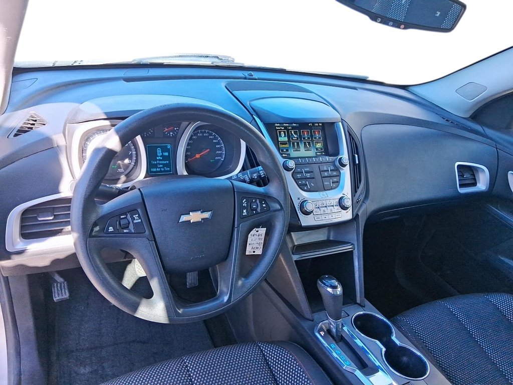 2016 Chevrolet Equinox AWD LS in Stratford, Ontario - 10 - w1024h768px