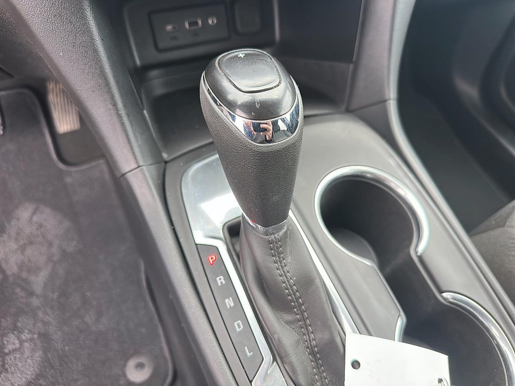 2019 Chevrolet Equinox AWD LT 1.5t in Stratford, Ontario - 14 - w1024h768px
