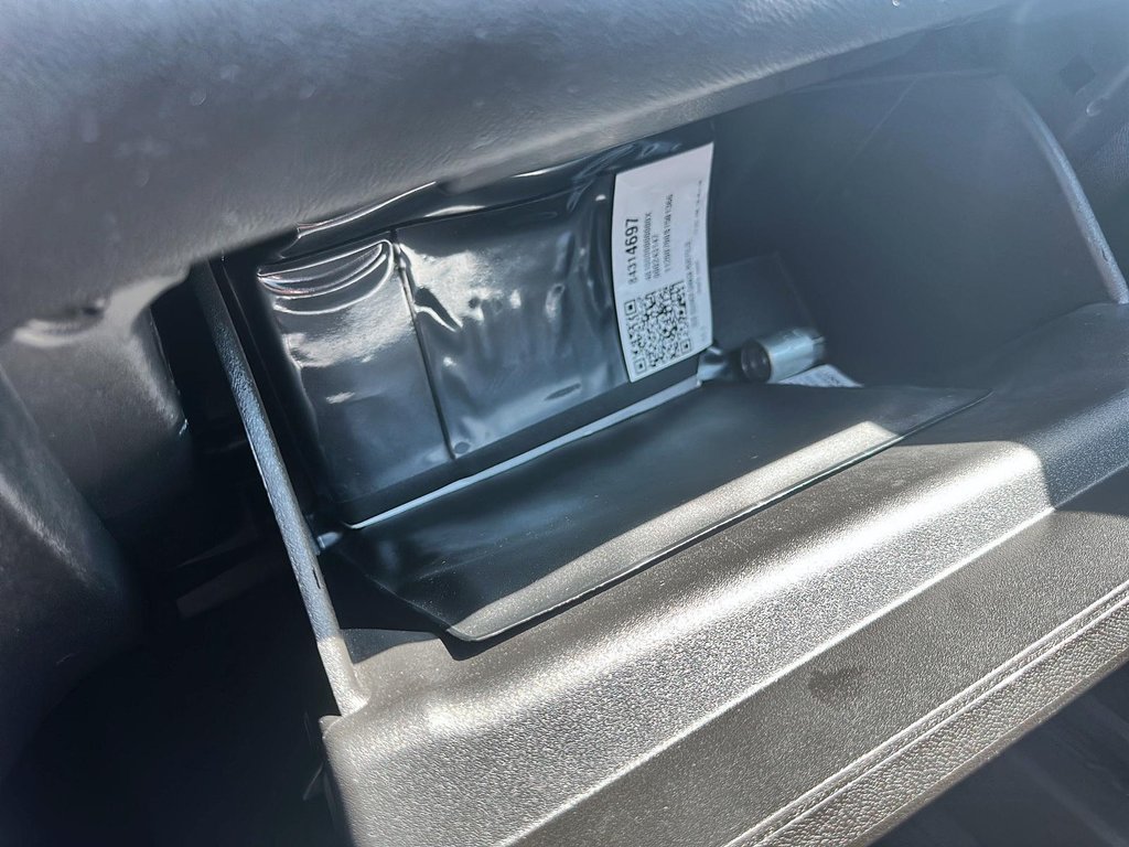 2020 Chevrolet Equinox AWD LT 2.0T in Stratford, Ontario - 14 - w1024h768px