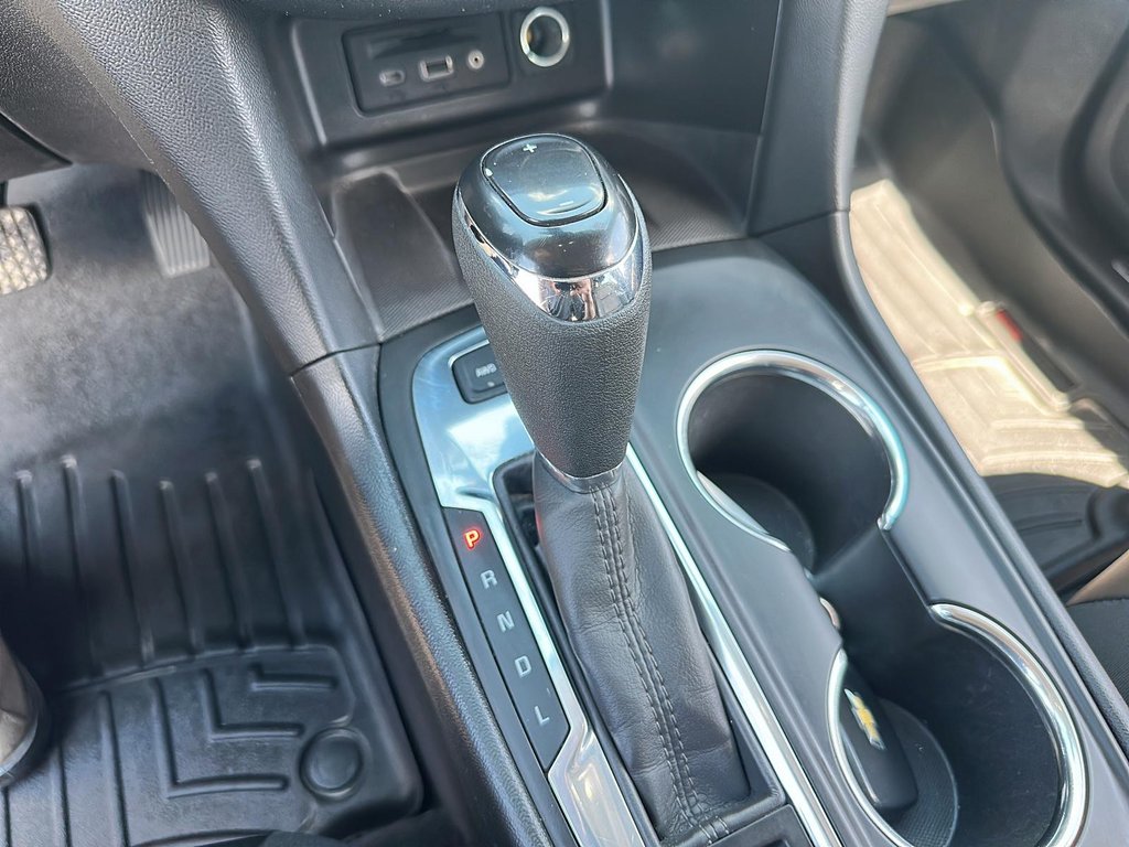 2020 Chevrolet Equinox AWD Premier 2.0T in Stratford, Ontario - 14 - w1024h768px