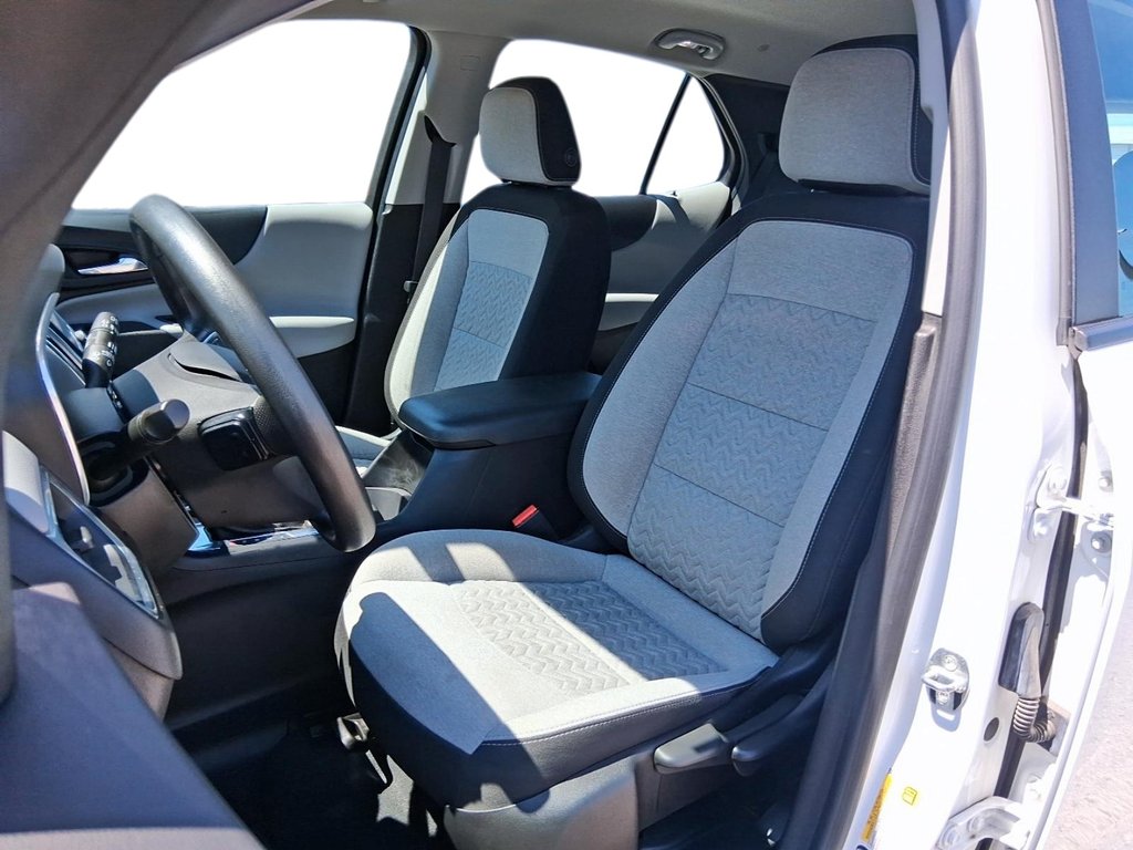 2022 Chevrolet Equinox AWD LS 1.5t in Stratford, Ontario - 8 - w1024h768px