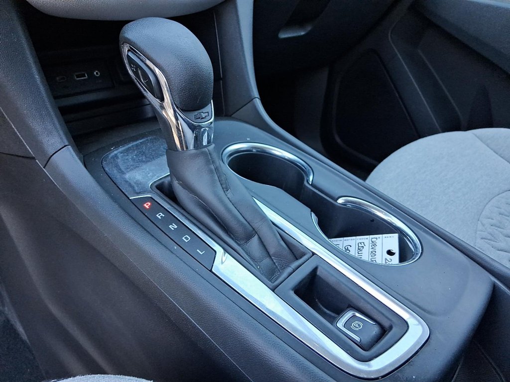 2023 Chevrolet Equinox FWD LS 1.5t in Stratford, Ontario - 16 - w1024h768px