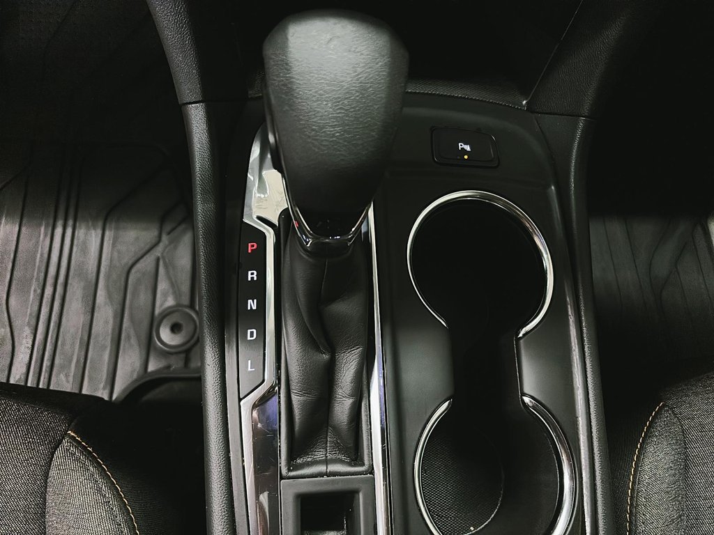 2024 Chevrolet Equinox AWD LT in Stratford, Ontario - 14 - w1024h768px