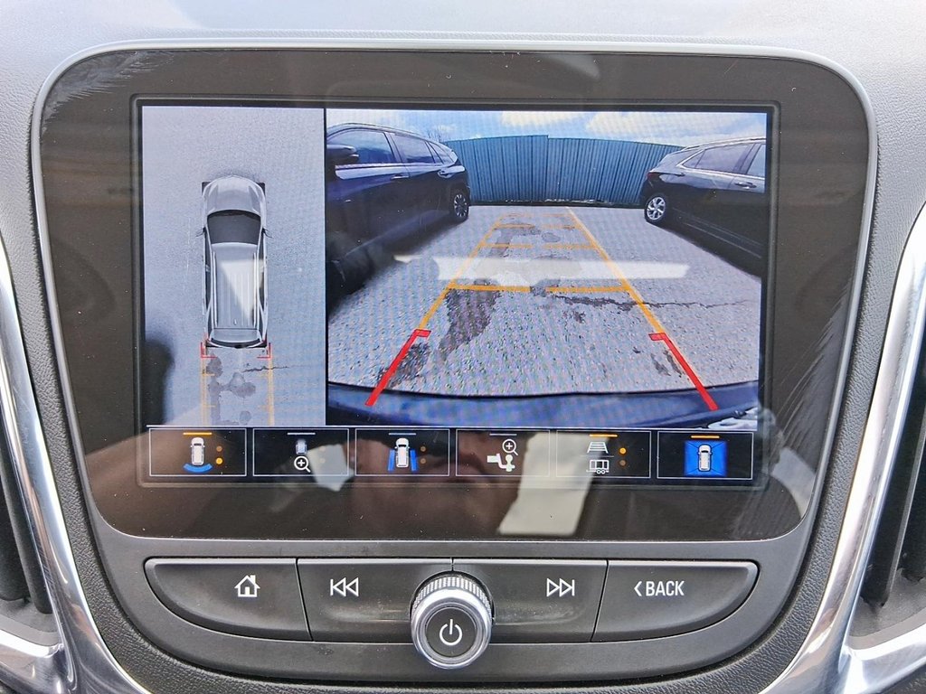 2024 Chevrolet Equinox AWD LT in Stratford, Ontario - 18 - w1024h768px