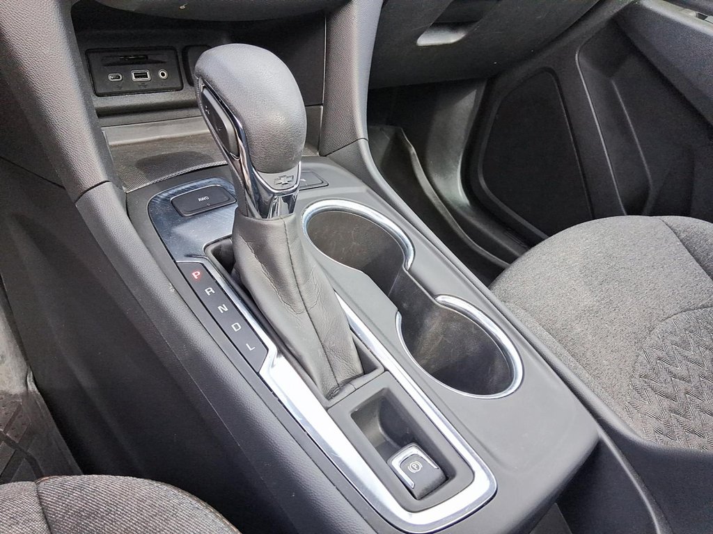 2024 Chevrolet Equinox AWD LT in Stratford, Ontario - 16 - w1024h768px