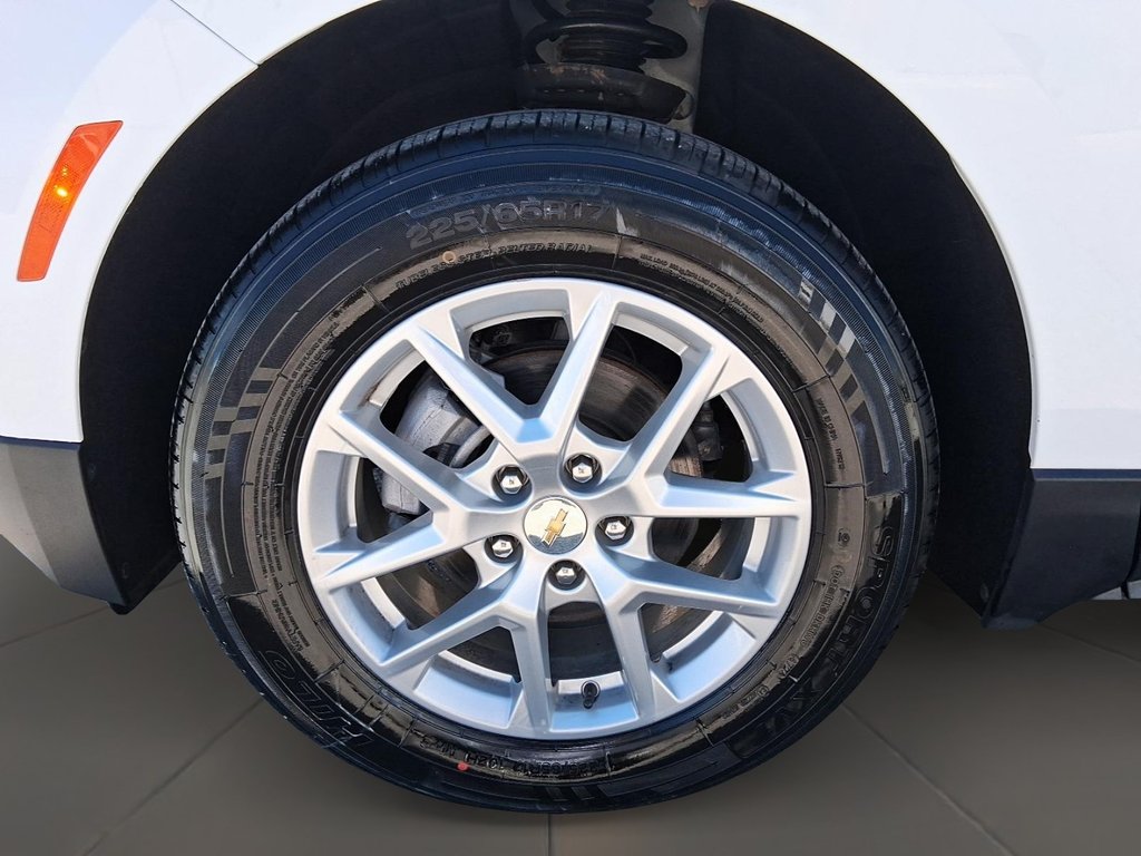 2024 Chevrolet Equinox AWD LT in Stratford, Ontario - 7 - w1024h768px