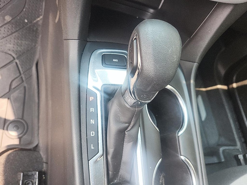 2024 Chevrolet Equinox AWD LS in Stratford, Ontario - 14 - w1024h768px