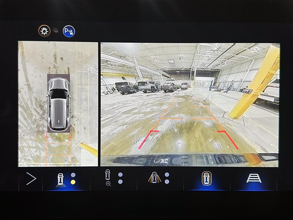 2025 Chevrolet Equinox AWD LT in Stratford, Ontario - 16 - w1024h768px