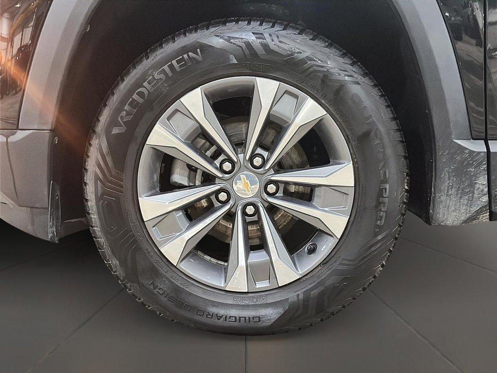 2025 Chevrolet Equinox AWD LT in Stratford, Ontario - 7 - w1024h768px