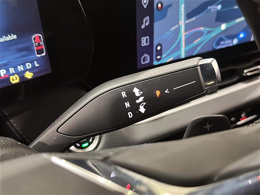 2025 Chevrolet Equinox AWD LT in Stratford, Ontario - 14 - w1024h768px