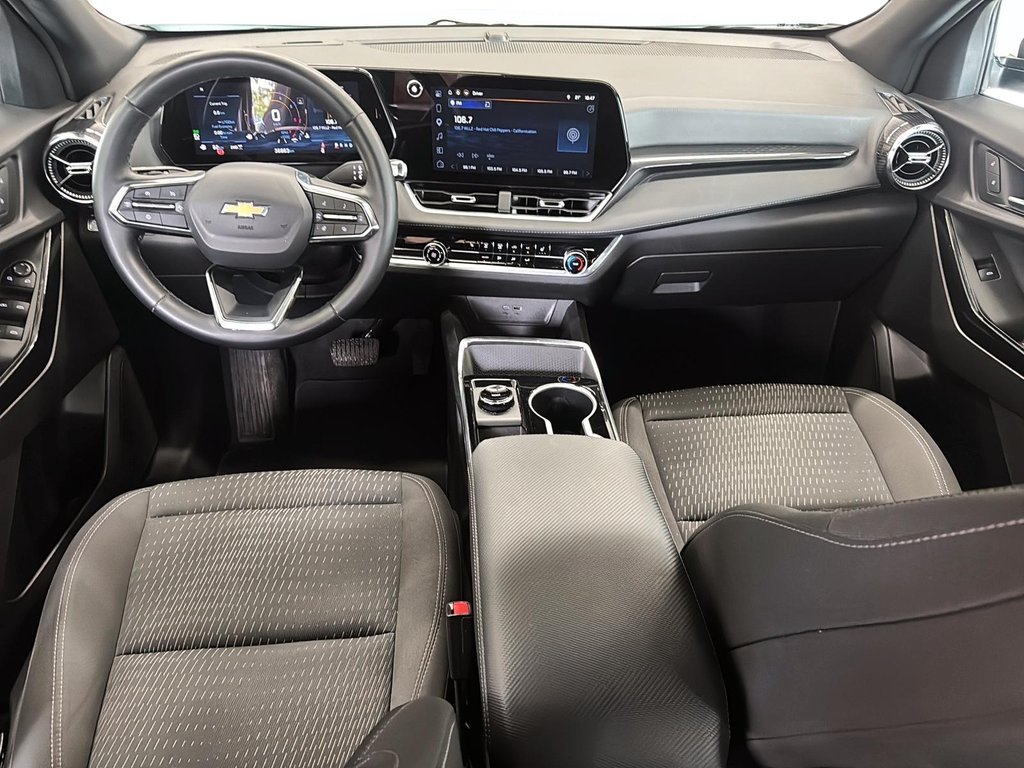 2026 Chevrolet Equinox AWD LT in Stratford, Ontario - 9 - w1024h768px
