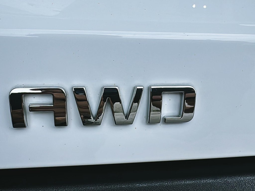 2026 Chevrolet Equinox AWD LT in Stratford, Ontario - 15 - w1024h768px