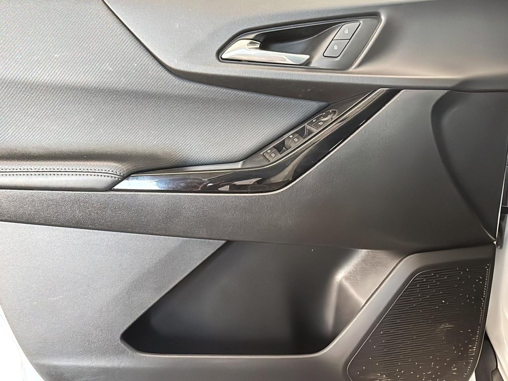 2026 Chevrolet Equinox AWD LT in Stratford, Ontario - 10 - w1024h768px