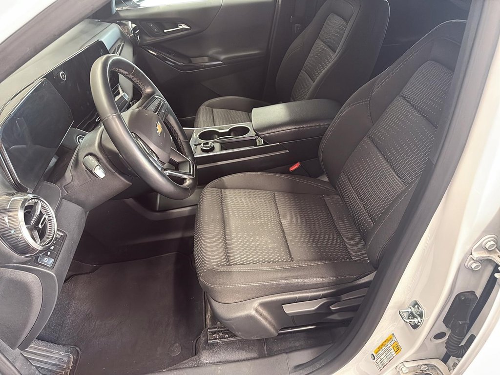 2026 Chevrolet Equinox AWD LT in Stratford, Ontario - 8 - w1024h768px