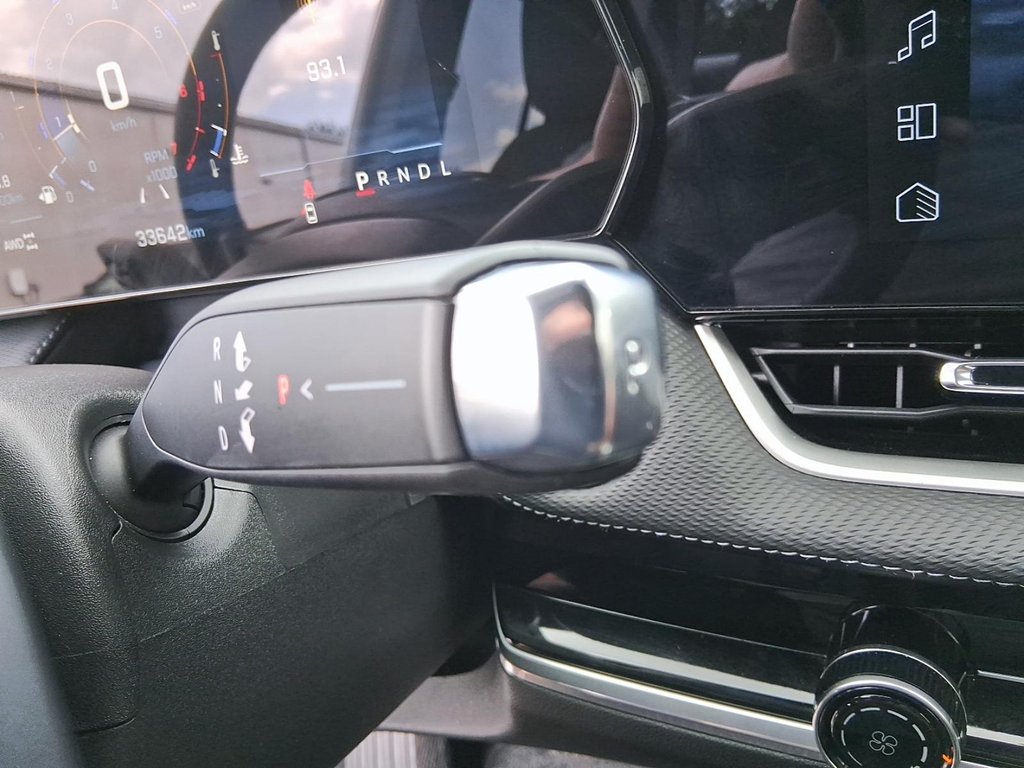 2026 Chevrolet Equinox AWD LT in Stratford, Ontario - 17 - w1024h768px