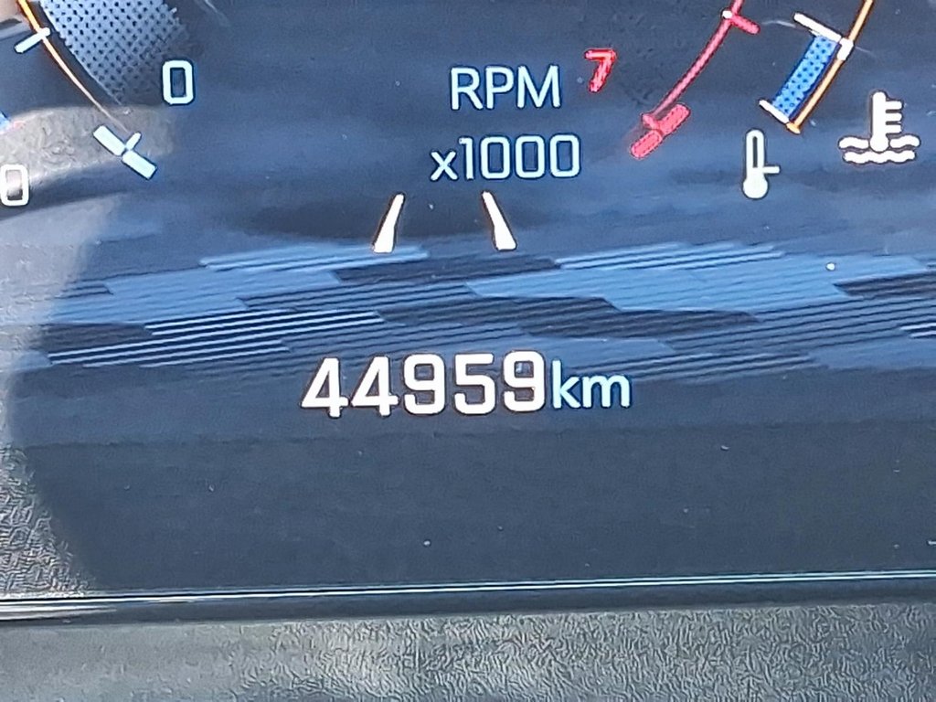 2026 Chevrolet Equinox AWD LT in Stratford, Ontario - 13 - w1024h768px