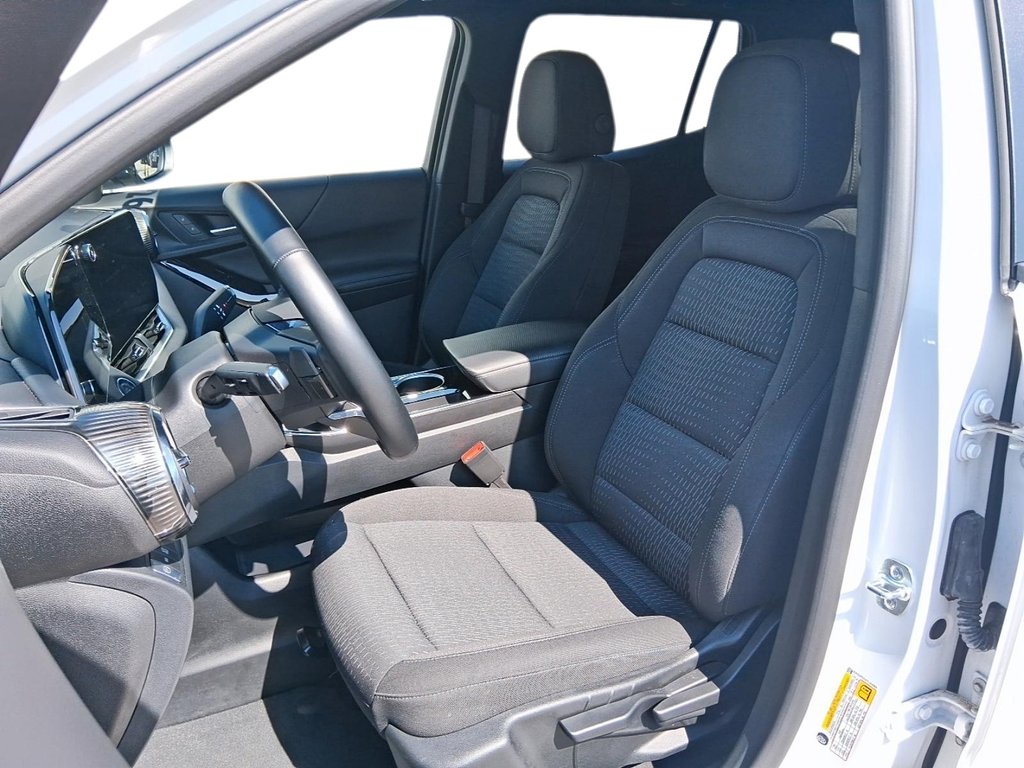 2026 Chevrolet Equinox AWD LT in Stratford, Ontario - 8 - w1024h768px