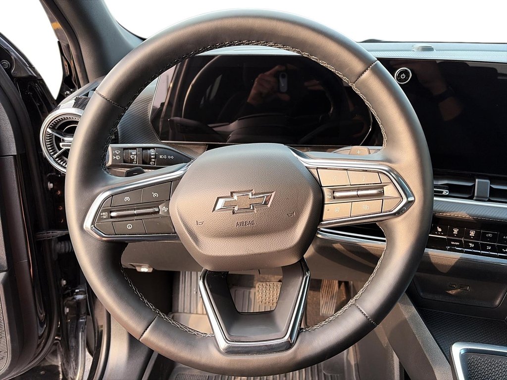 2026 Chevrolet Equinox FWD LT in Stratford, Ontario - 11 - w1024h768px