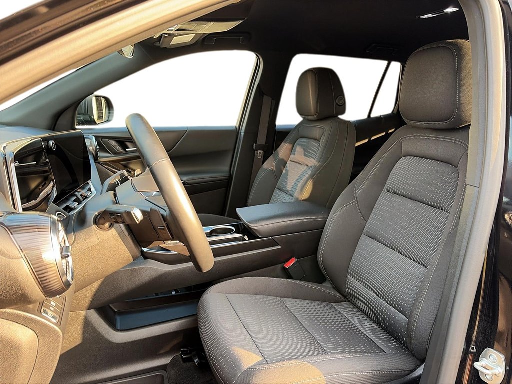 2026 Chevrolet Equinox FWD LT in Stratford, Ontario - 8 - w1024h768px