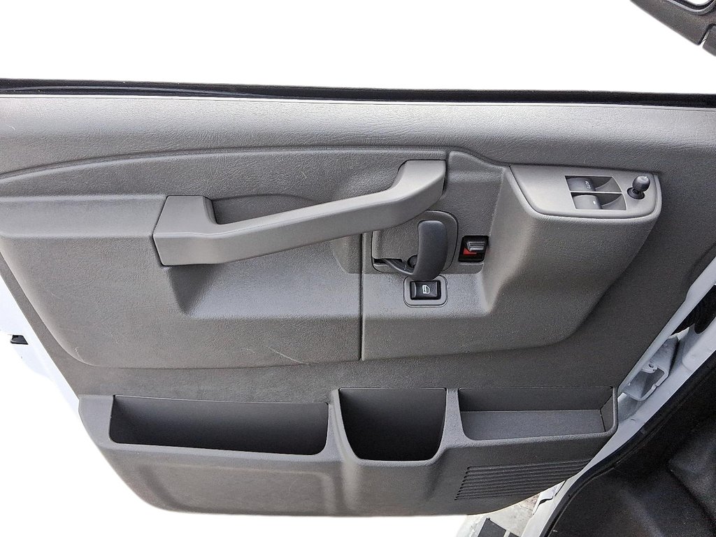 2024 Chevrolet Express Cargo Van 2500 Regular Wheelbase Rear-Wheel Drive in Stratford, Ontario - 11 - w1024h768px