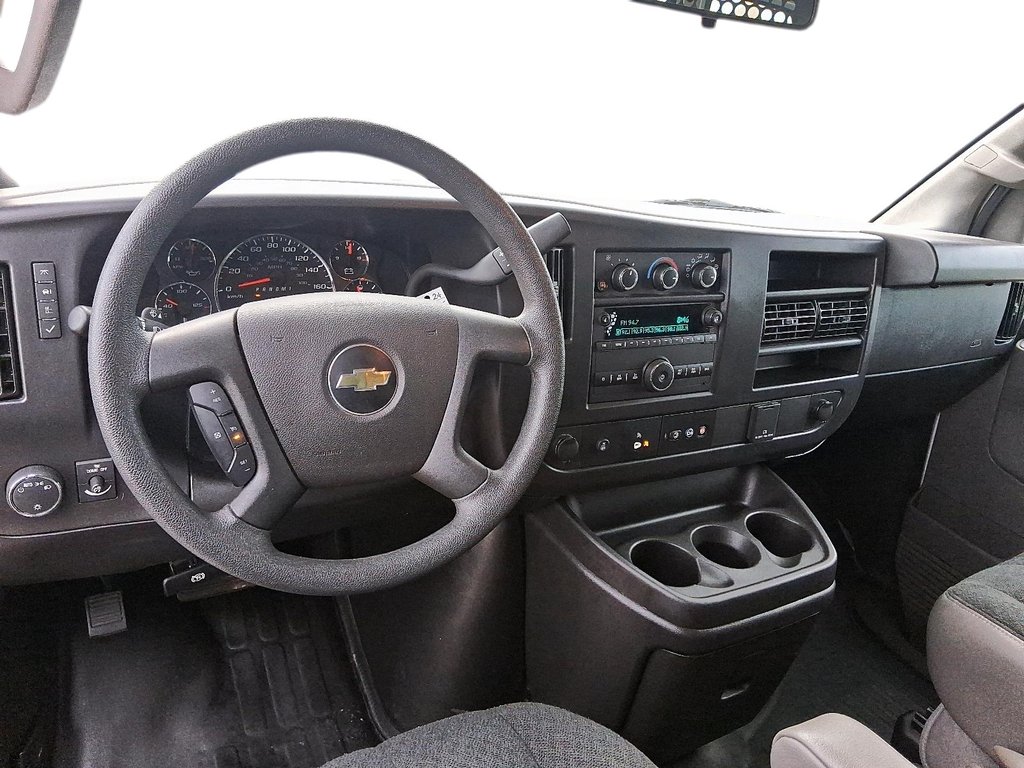 2024 Chevrolet Express Cargo Van 2500 Regular Wheelbase Rear-Wheel Drive in Stratford, Ontario - 10 - w1024h768px