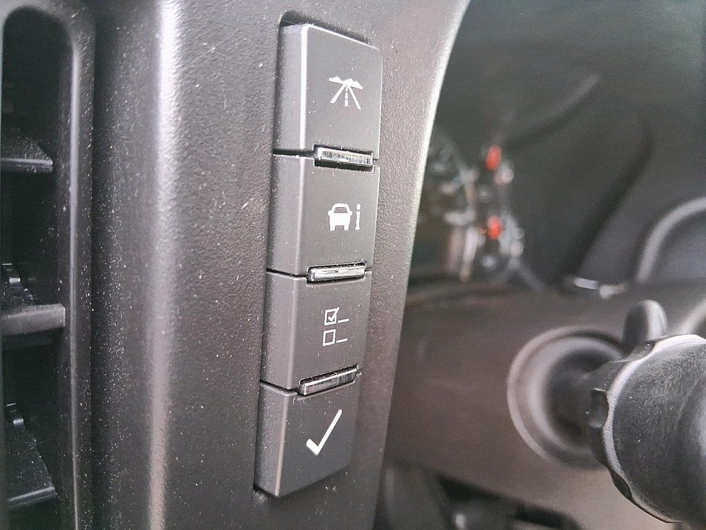 2024 Chevrolet Express Cargo Van 2500 Regular Wheelbase Rear-Wheel Drive in Stratford, Ontario - 17 - w1024h768px