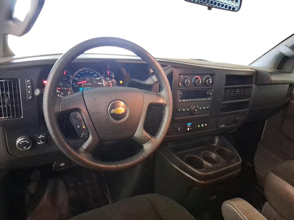 2024 Chevrolet Express Cargo Van 2500 Regular Wheelbase Rear-Wheel Drive in Stratford, Ontario - 9 - w1024h768px