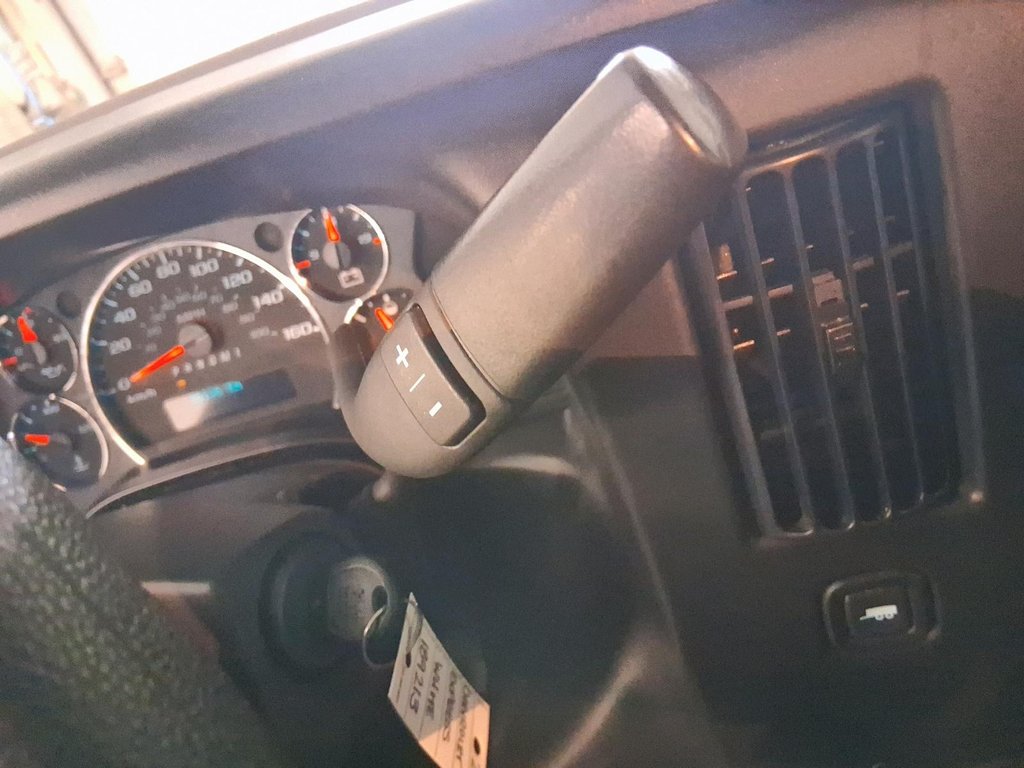 2024 Chevrolet Express Cargo Van 2500 Regular Wheelbase Rear-Wheel Drive in Stratford, Ontario - 15 - w1024h768px