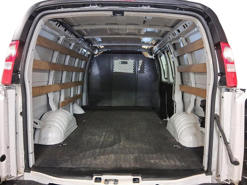 2024 Chevrolet Express Cargo Van 2500 Regular Wheelbase Rear-Wheel Drive in Stratford, Ontario - 6 - w1024h768px