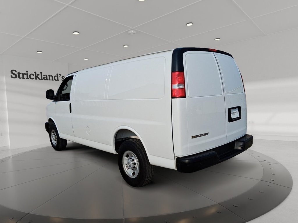 2025 Chevrolet Express Cargo Van 2500 Regular Wheelbase Rear-Wheel Drive in Stratford, Ontario - 4 - w1024h768px