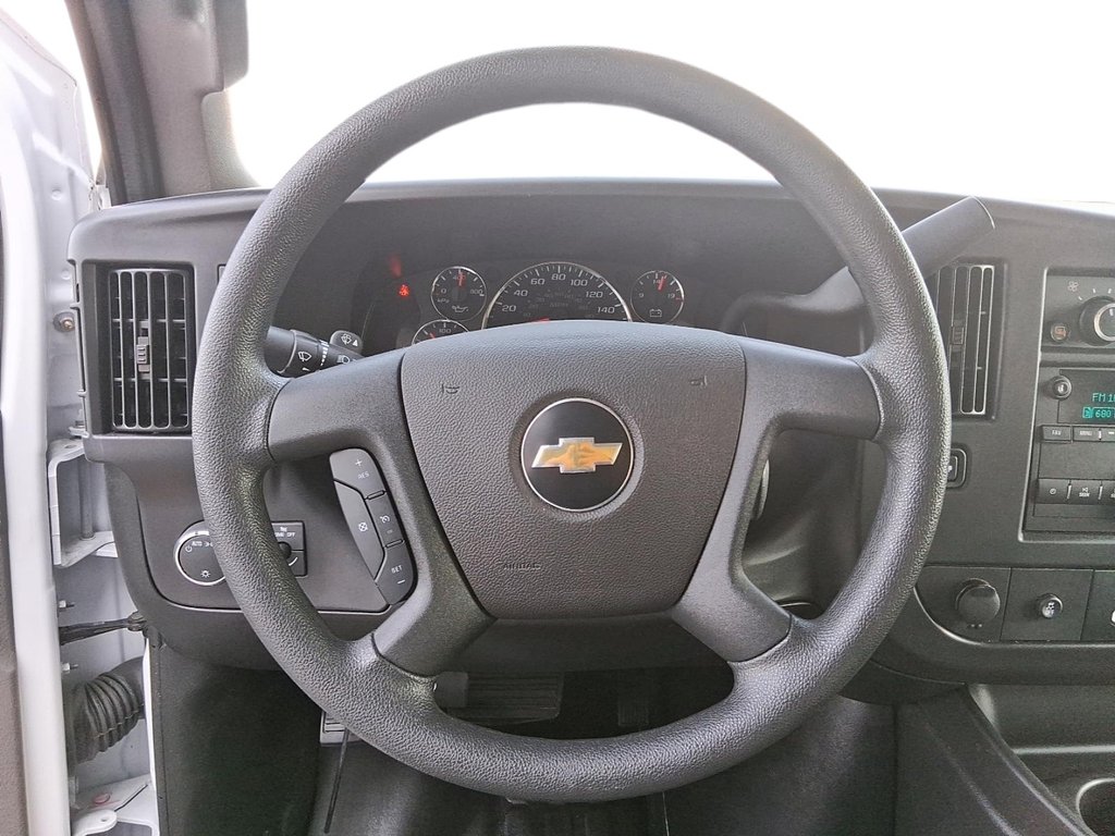 2025 Chevrolet Express Cargo Van 2500 Regular Wheelbase Rear-Wheel Drive in Stratford, Ontario - 11 - w1024h768px