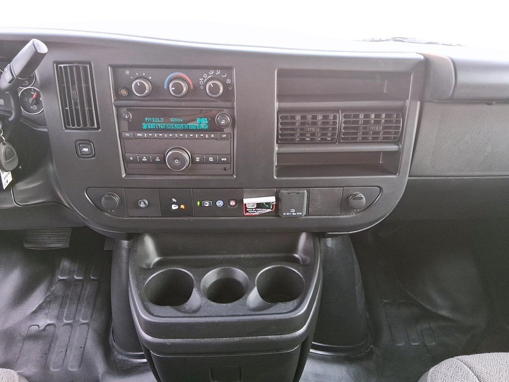 2025 Chevrolet Express Cargo Van 2500 Regular Wheelbase Rear-Wheel Drive in Stratford, Ontario - 14 - w1024h768px